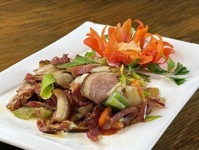 Smoked Pork with Garlic Sprouts (spicy)