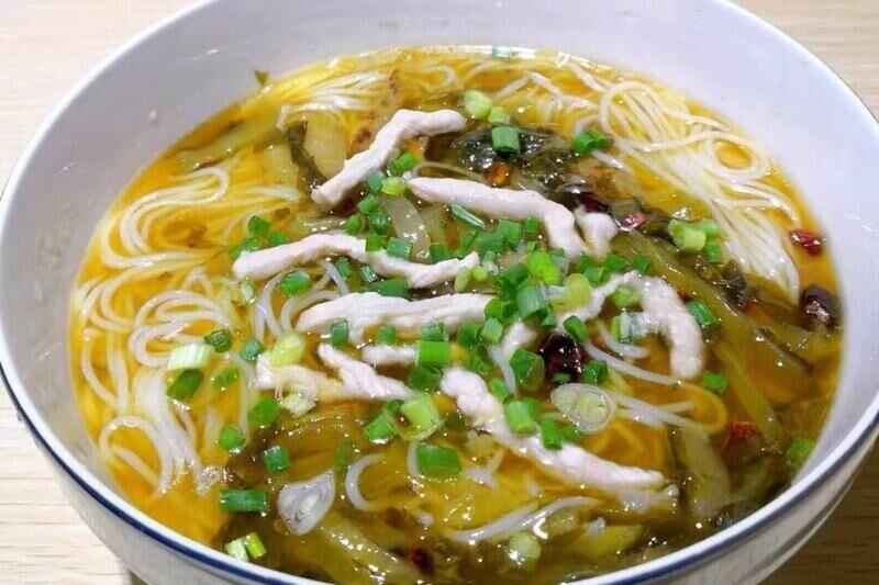 Rice Noodles with Shredded Pork (Spicy)